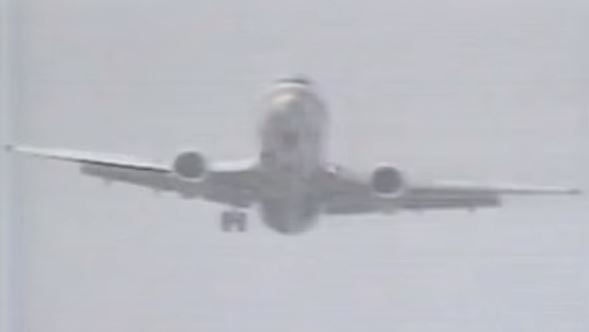 Boeing 737 lands without left landing gear